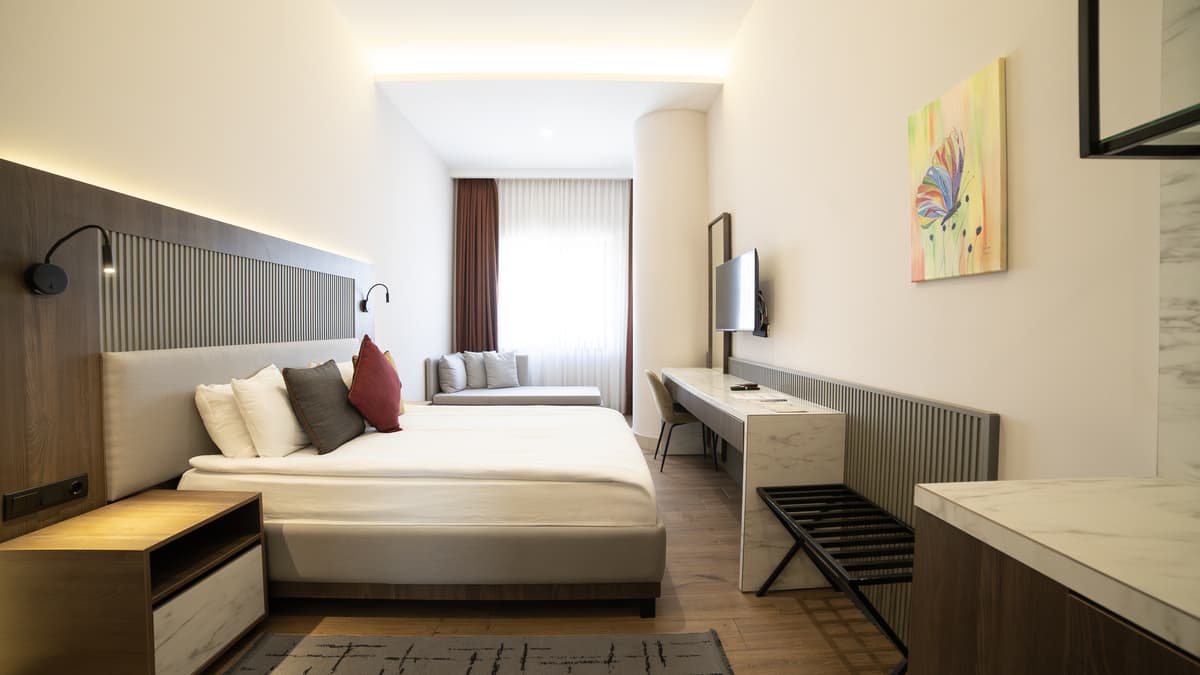 Mira Inn Lara room